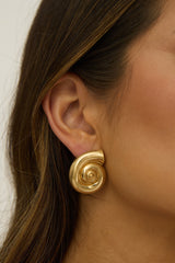 Noxelle Spiral Shell Earrings Gold